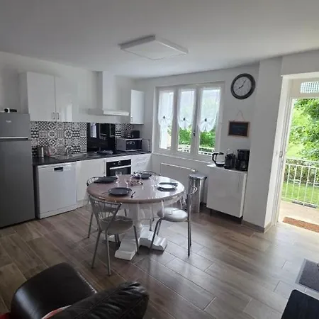 Aux Portes De L'aubrac *